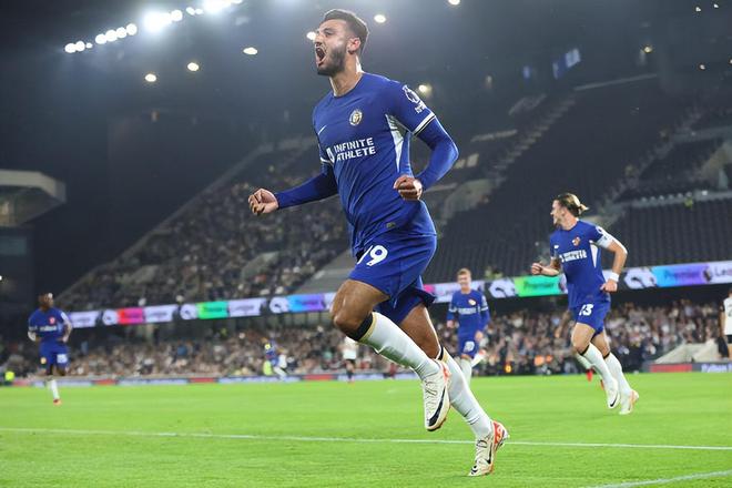 袁心玥因伤退出全运会，重回故乡并引发关注，其拦网和进攻能力被认可，但伤病困扰，中国女排需她保障进攻。